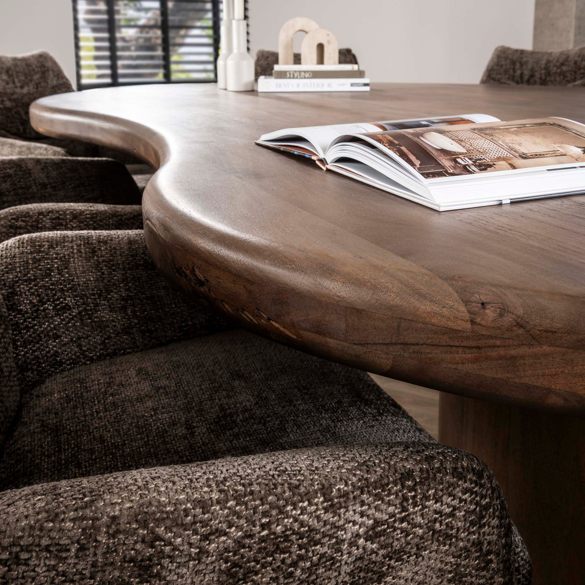 Eettafel Sculpture Organisch gevormd | Massief acacia brown