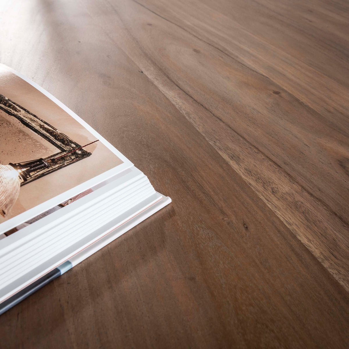Eettafel Sculpture Organisch gevormd | Massief acacia brown