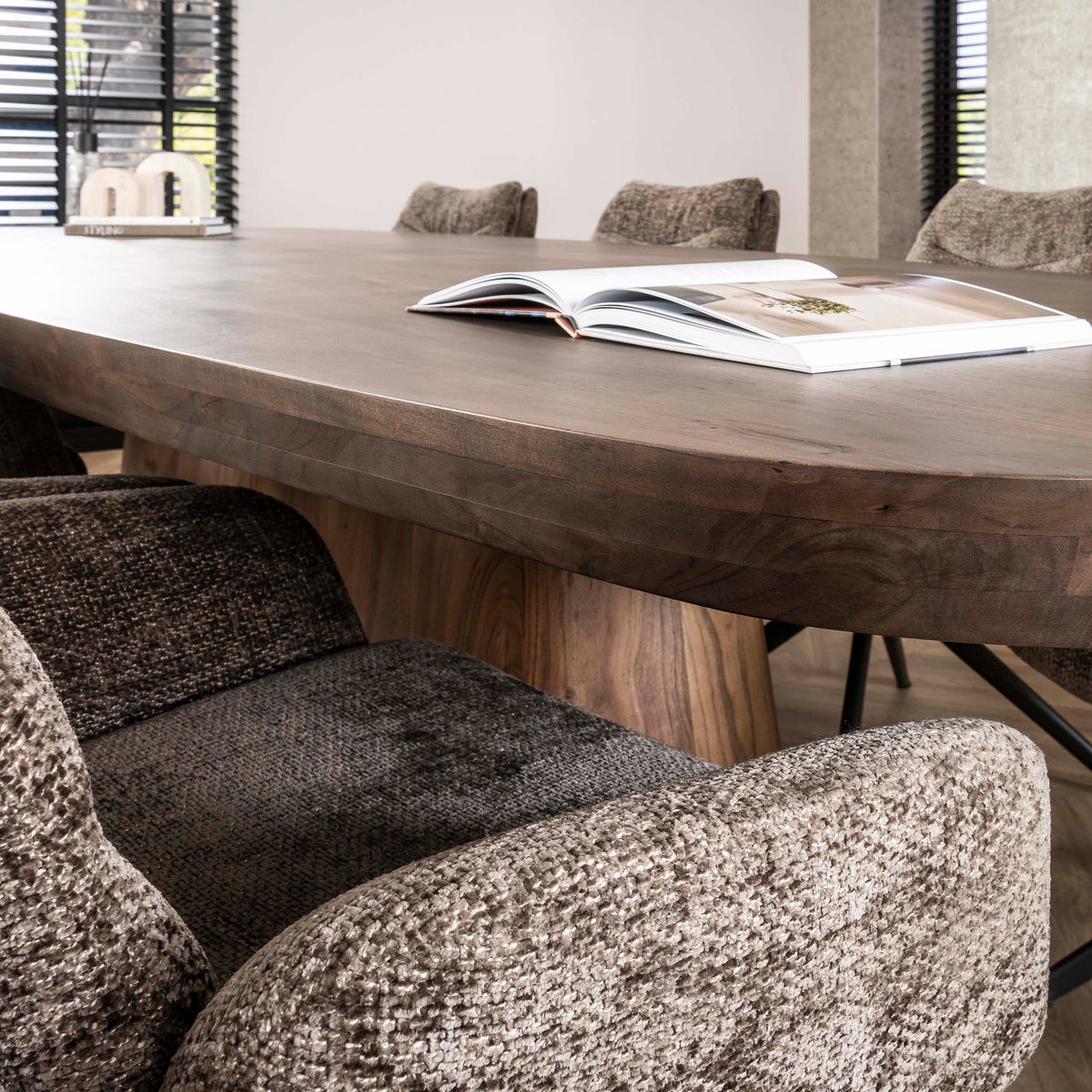 Eettafel Arcadia Ovaal | Massief acacia brown