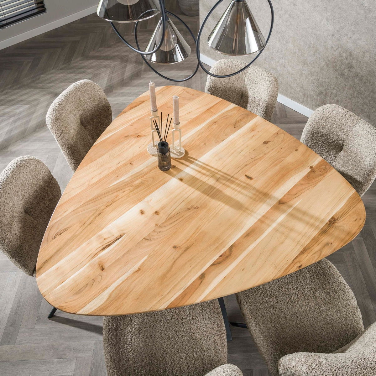 Eettafel Triangle Organisch gevormd | Massief acacia