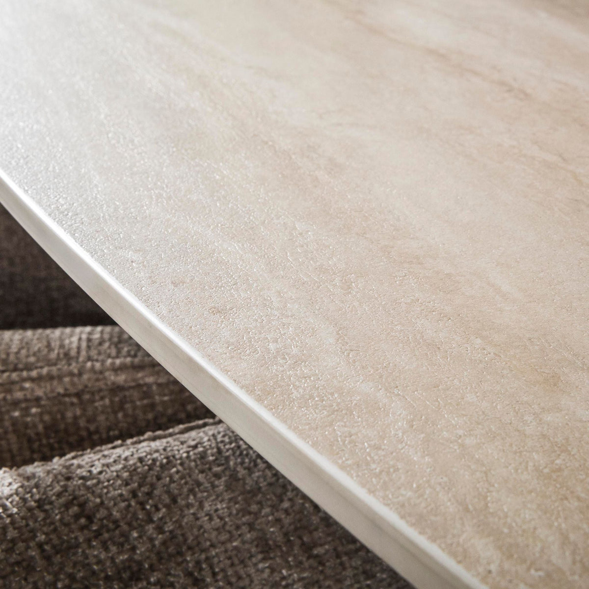 Eettafel Romano Ovaal | 3D keramiek travertin