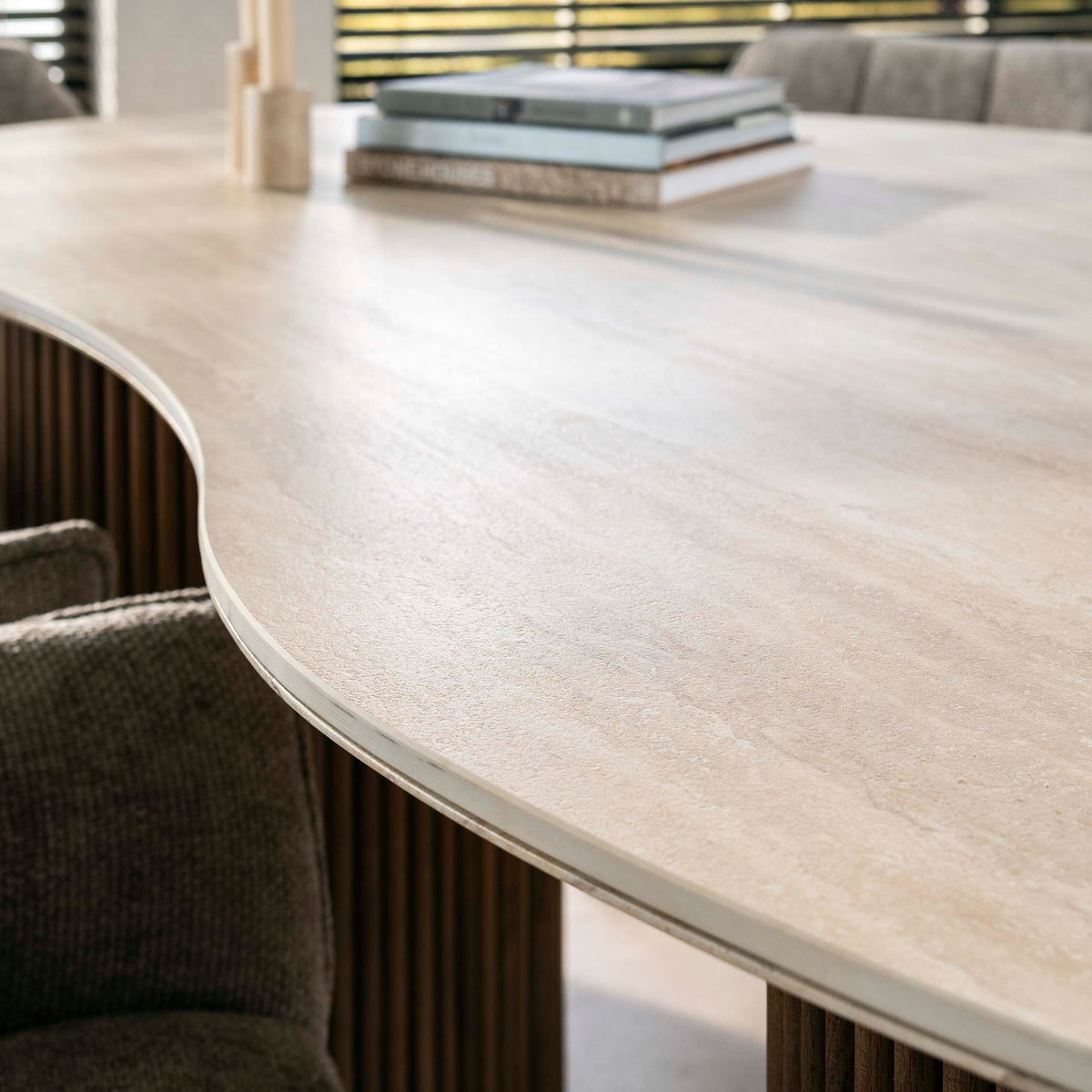 Eettafel Romano Niervormig | 3D keramiek travertin